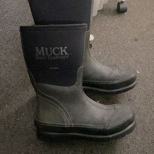 Muck chore boots